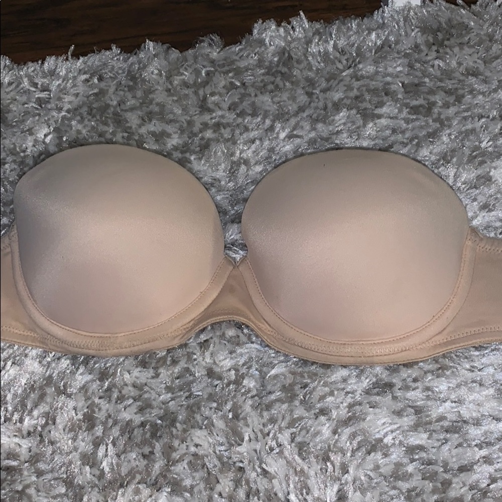 Strapless nude VS bra
